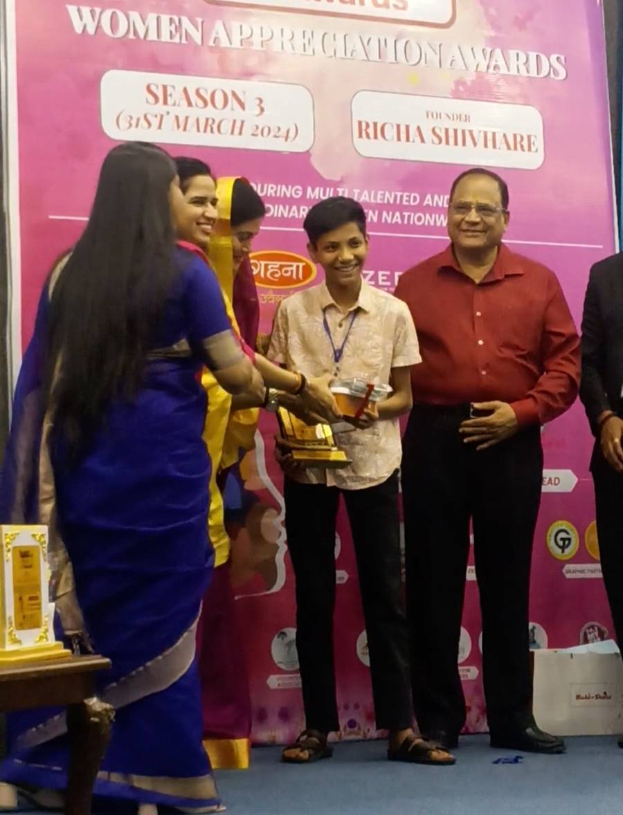 Shiv receiving an award on stage at Super 30+ Women Appreciation Awards Season 3