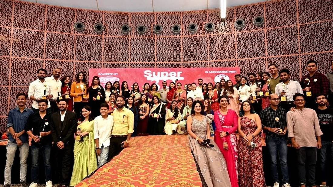 Group photo of award winners and guests at Super 30+ Awards Season 2